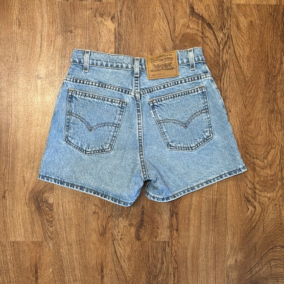 Vintage, VTG, 950 Levi’s Jean Shorts. 7 JR. Paper Tag. Made In USA. 100% cotton. - Picture 2 of 14